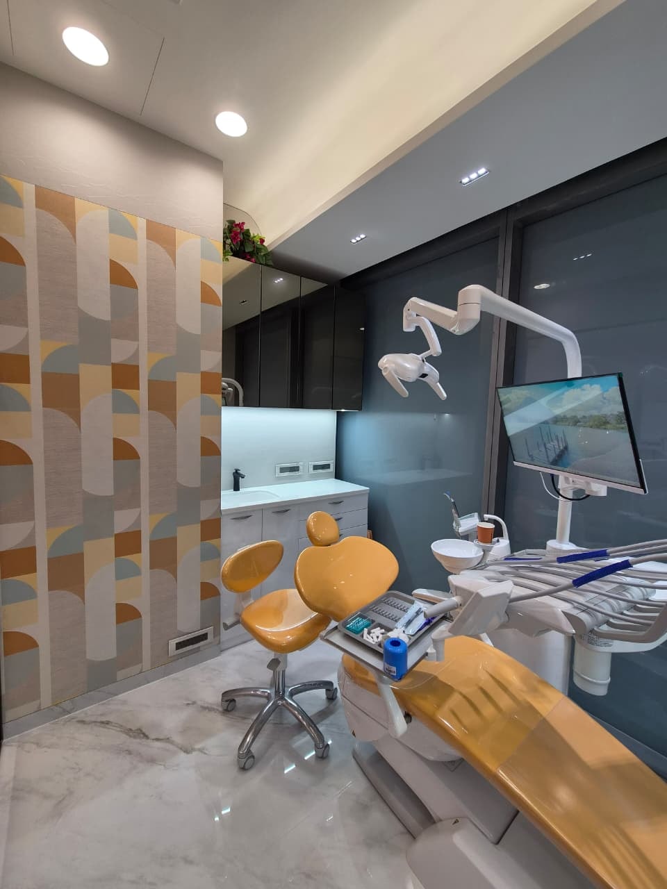Advanced dental equipment at Divine Smiles